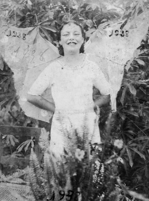 Avó Maria de asas abertas